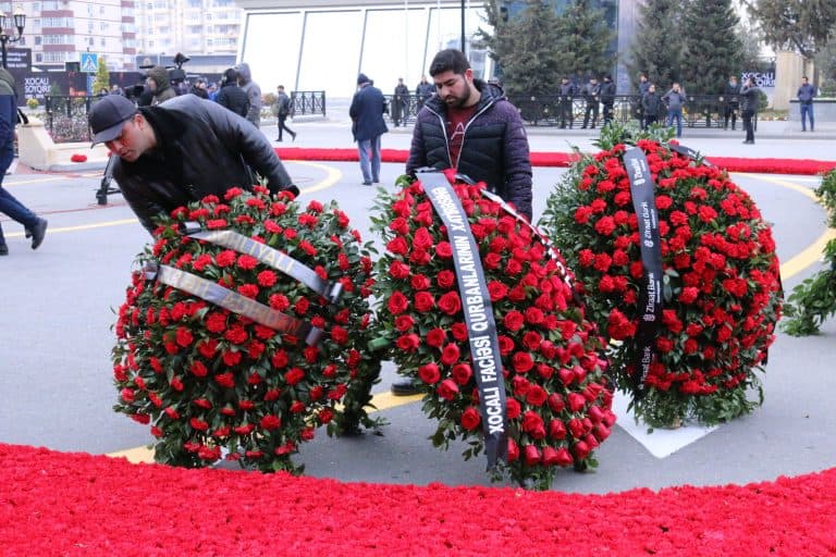“Səhliyalı” şirkətinin əməkdaşları “Ana harayı” abidəsini ziyarət etdi - FOTOLAR